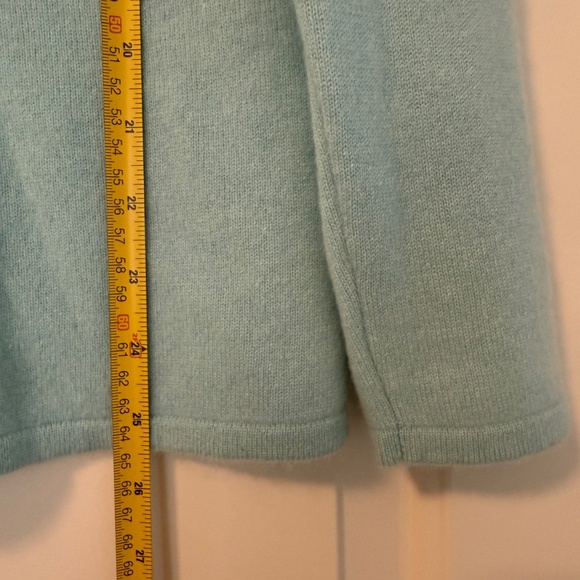 Prive 100% Cashmere Women’s Long Sleeve V- Neck Aqua Sweater Pullover Size M - Picture 5 of 7